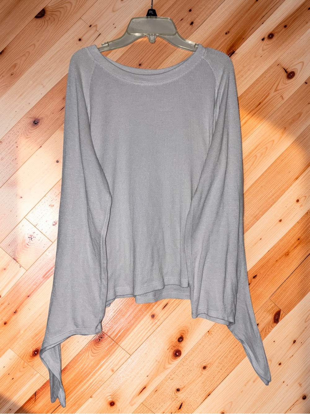 ✨ Gap White Ribbed Knit Tie-Sleeve Top ✨
Size M